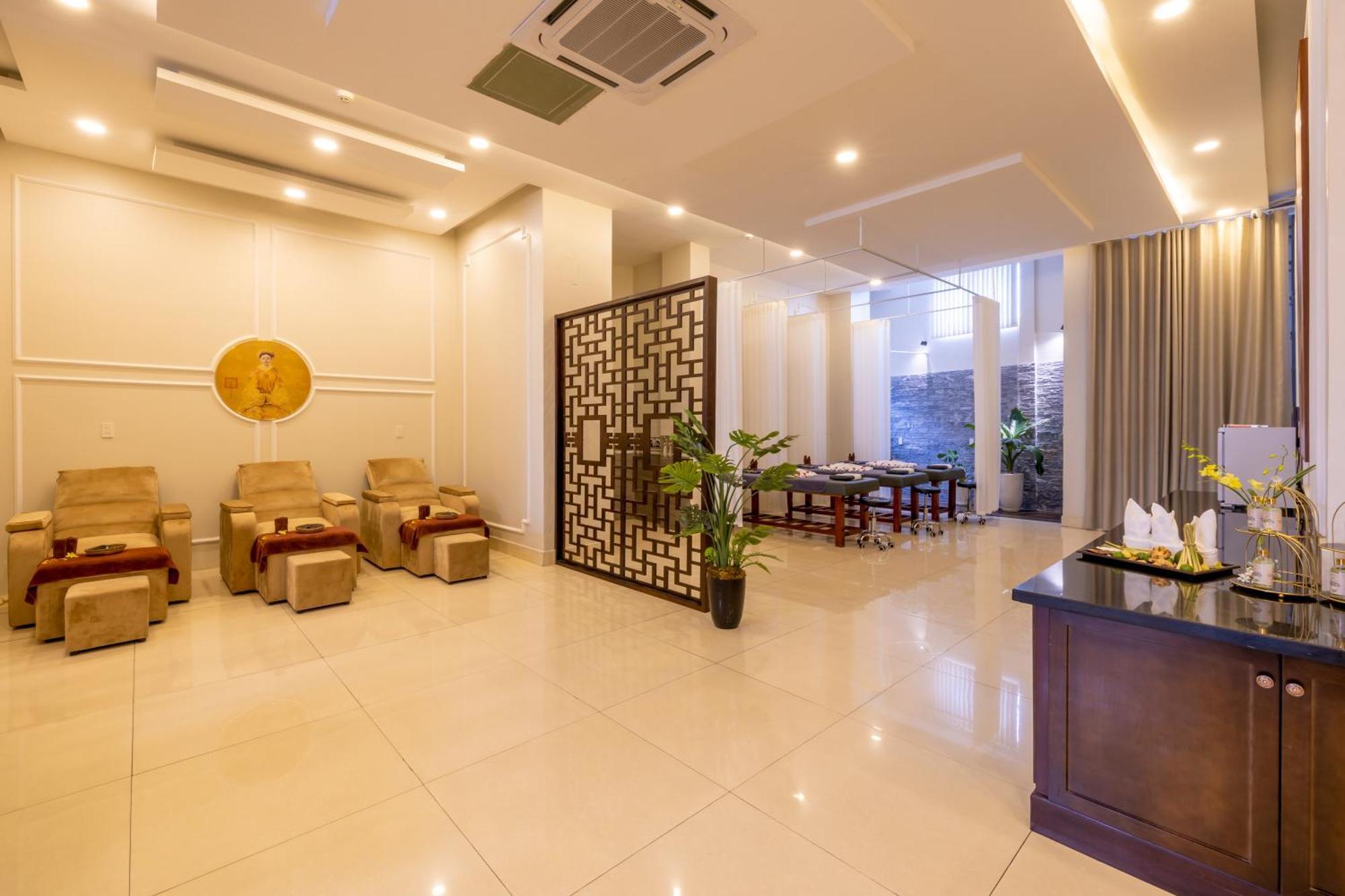 Baly Hotel Hue Exterior photo